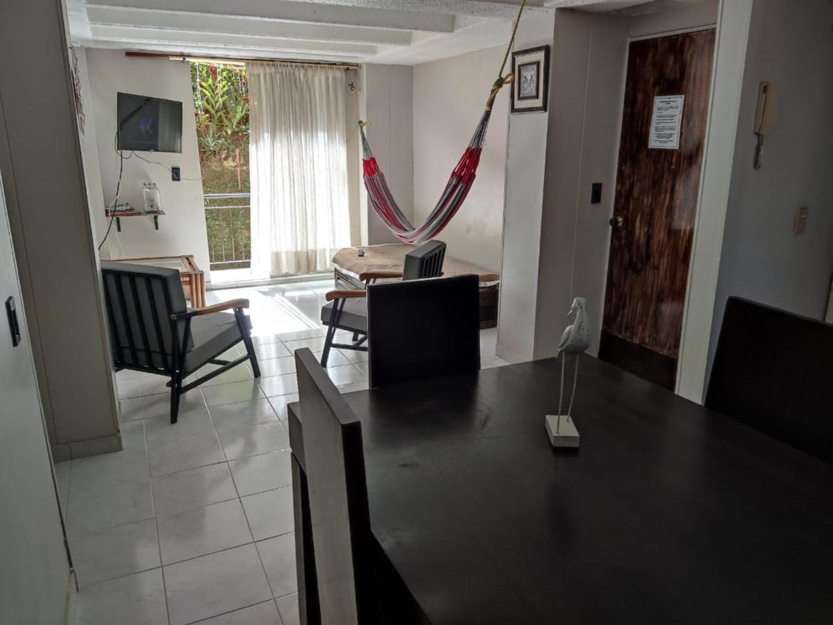 Apartamento 201 Amplio Y Comodo Medellin 90 Mts Ngoại thất bức ảnh