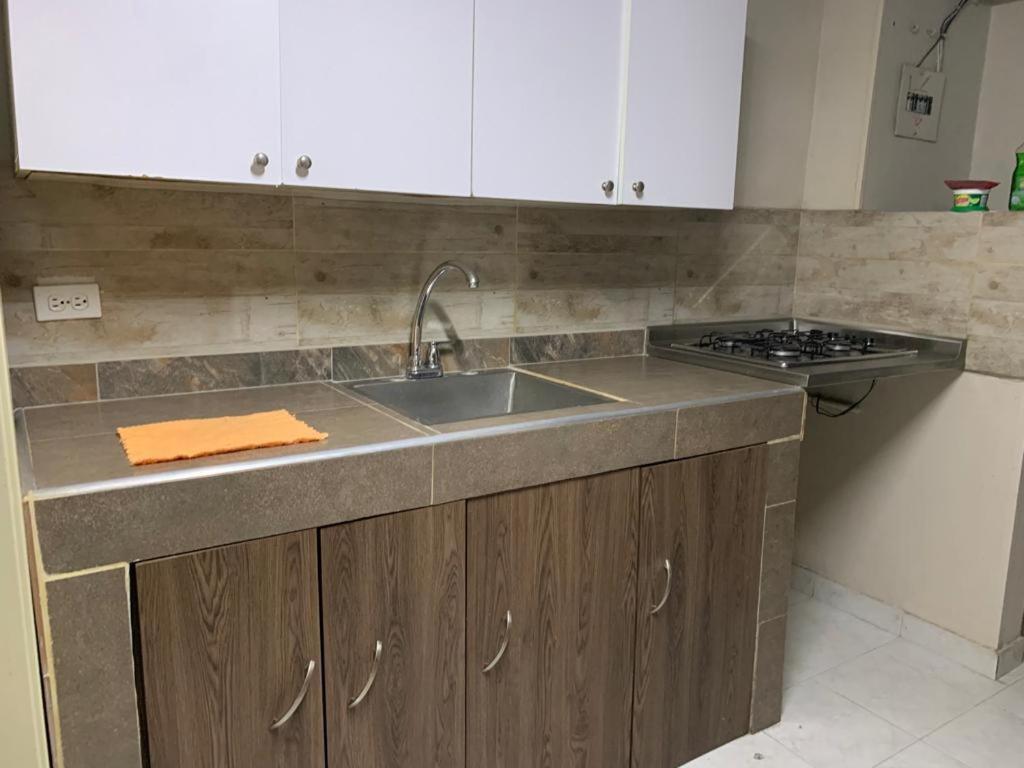 Apartamento 201 Amplio Y Comodo Medellin 90 Mts Ngoại thất bức ảnh