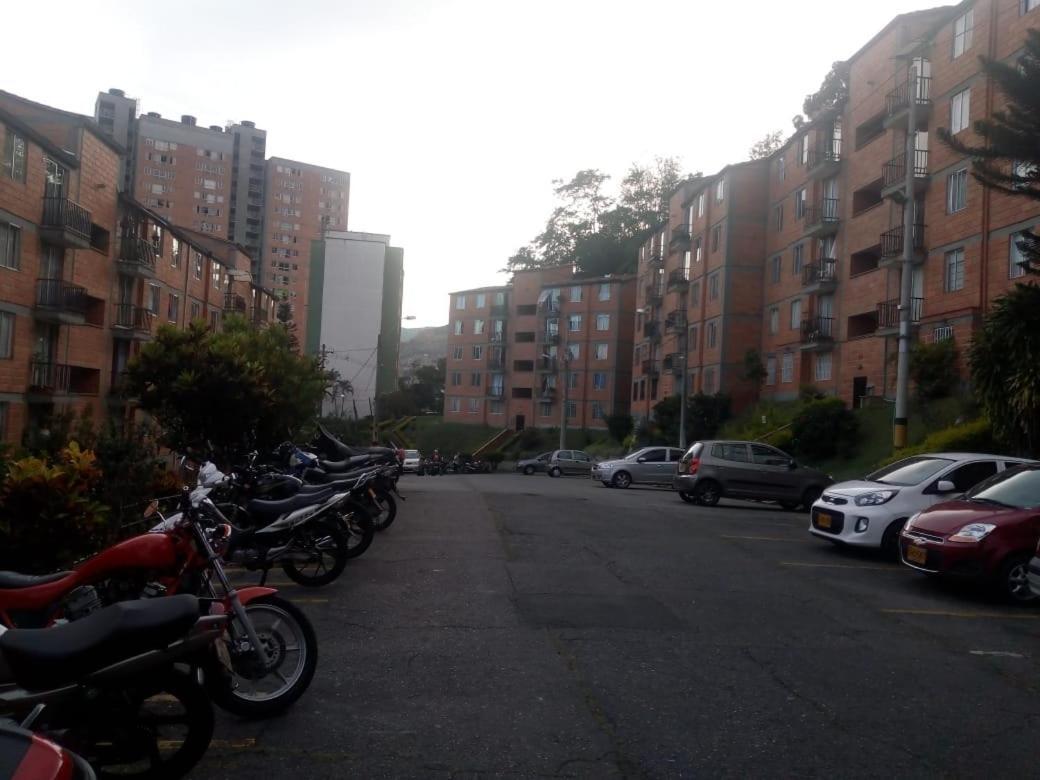 Apartamento 201 Amplio Y Comodo Medellin 90 Mts Ngoại thất bức ảnh